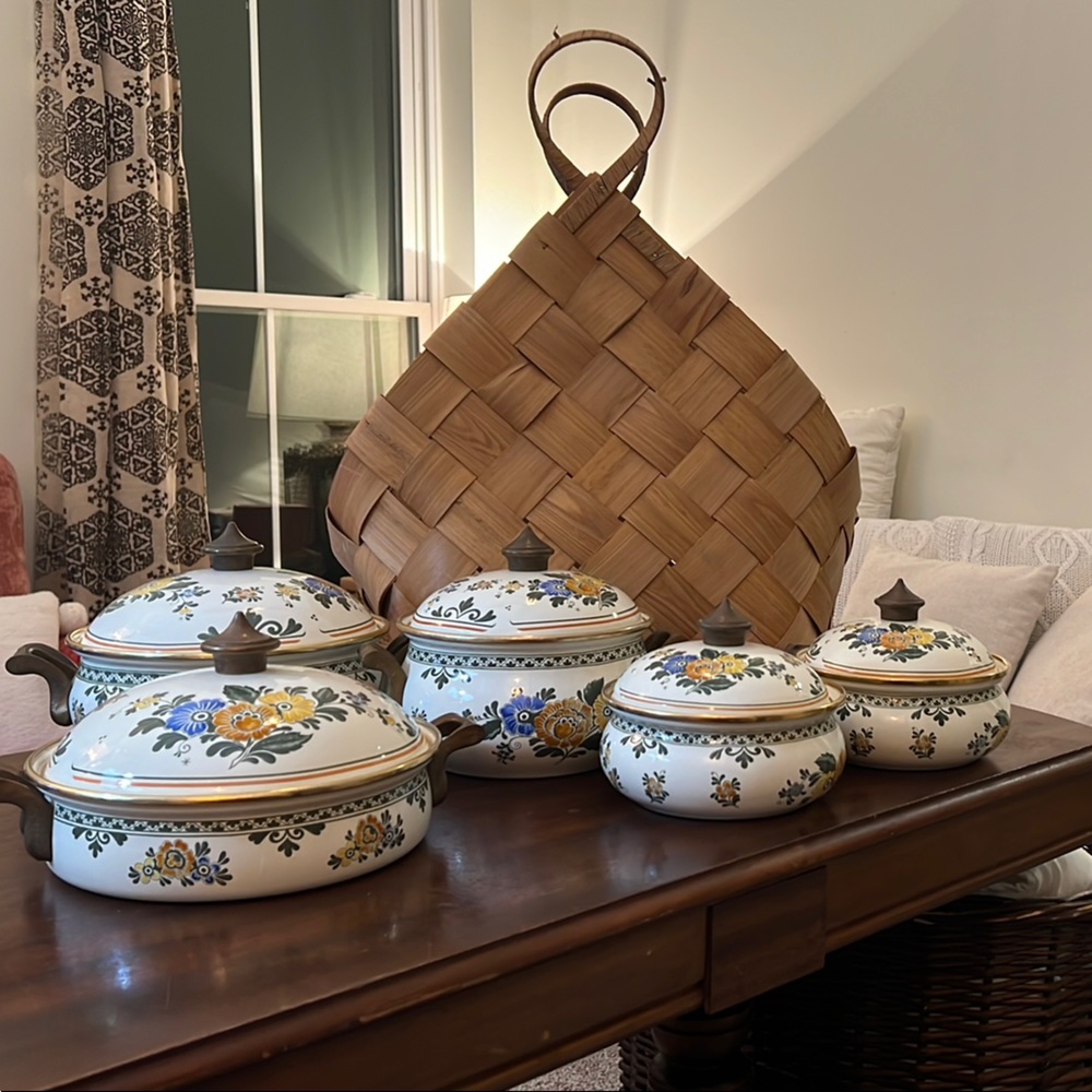 ASTA FISSLER COOKWARE 1960s
GERMAN Cream/Green FLORAL 10 pc SET BRASS HARDWARE